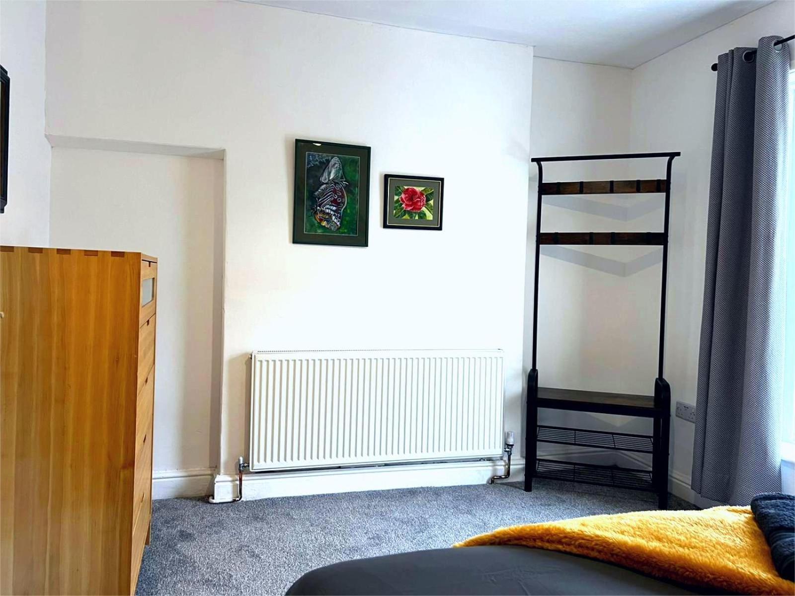Newly Renovated 3 Bedroom House, 6 Beds With 2 Showers, Near Town Centre Lancaster