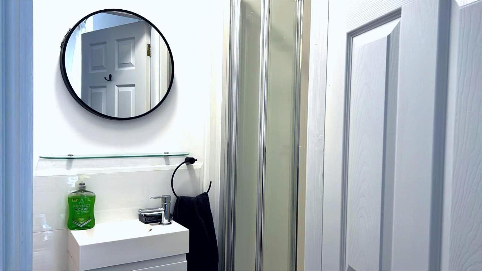 Holiday home Newly Renovated 3 Bedroom House, 6 Beds With 2 Showers, Near Town Centre Lancaster