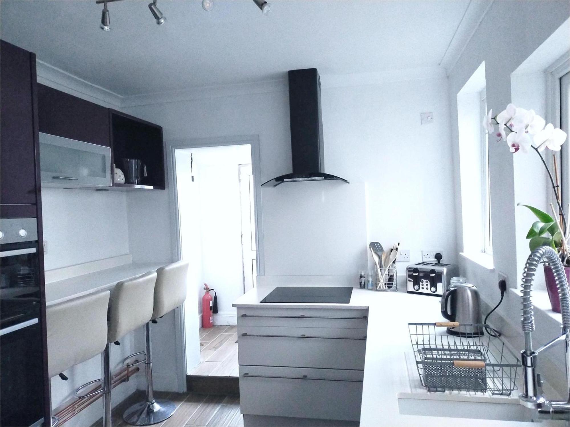 Holiday home Newly Renovated 3 Bedroom House, 6 Beds With 2 Showers, Near Town Centre Lancaster