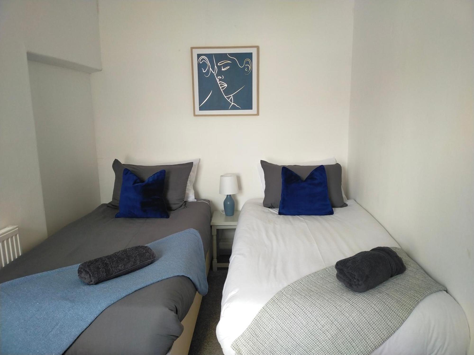 Newly Renovated 3 Bedroom House, 6 Beds With 2 Showers, Near Town Centre Lancaster