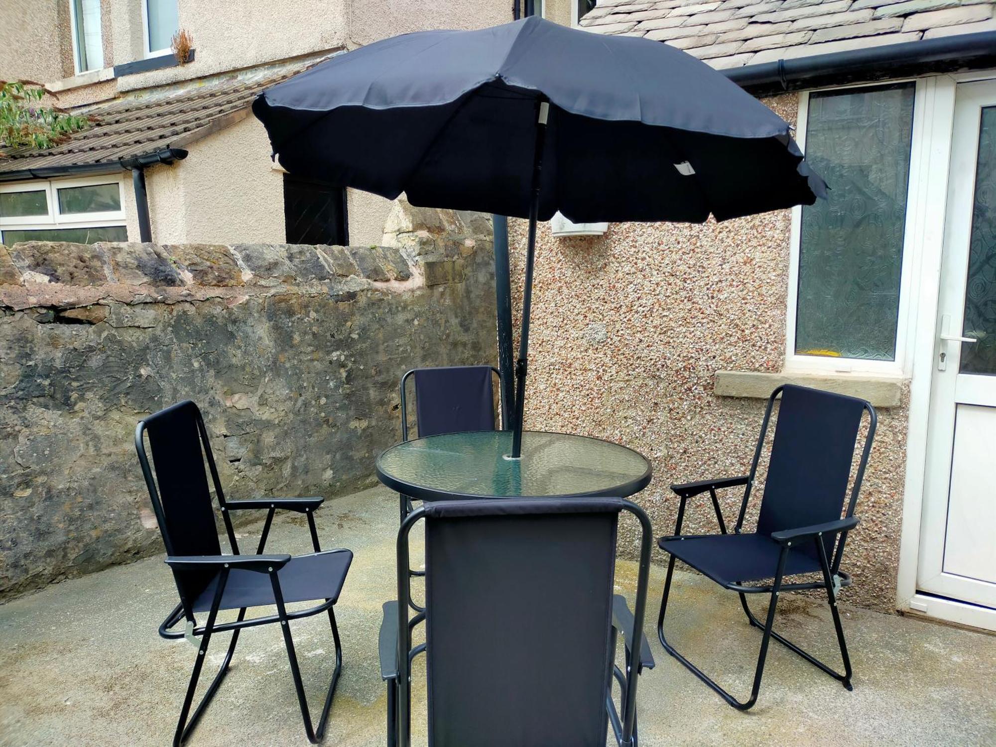 Newly Renovated 3 Bedroom House, 6 Beds With 2 Showers, Near Town Centre *