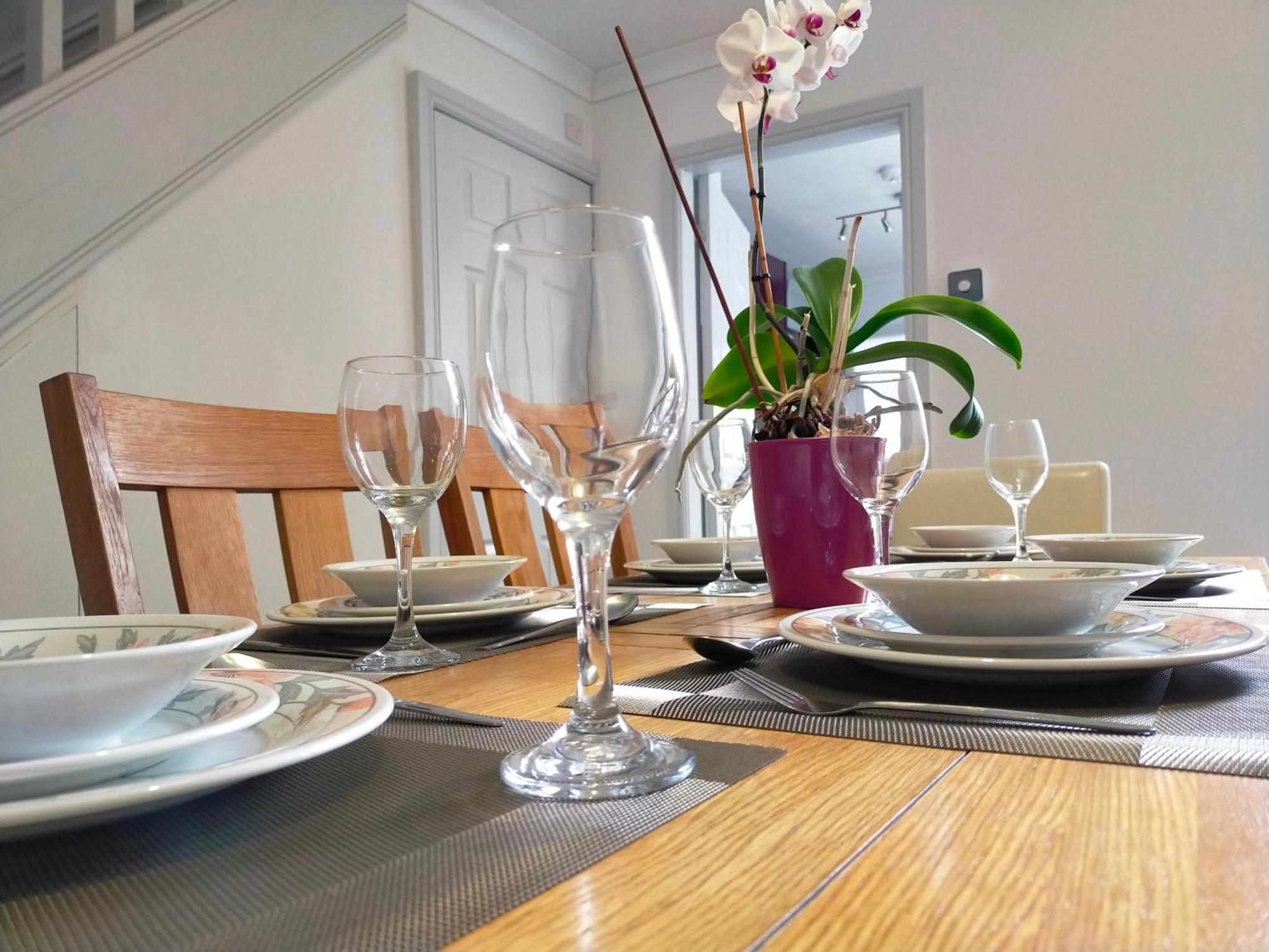 Newly Renovated 3 Bedroom House, 6 Beds With 2 Showers, Near Town Centre Lancaster